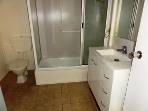 7. DSC06050 - Bathroom